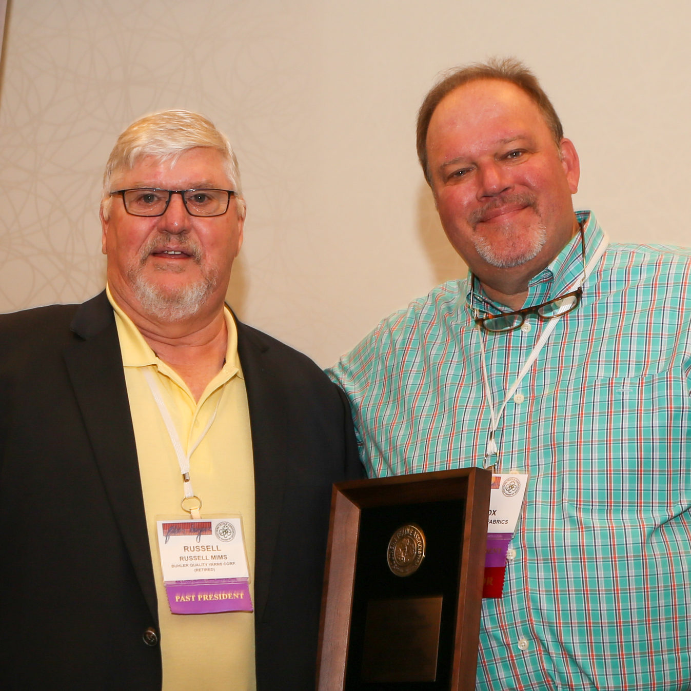 Russell Mims receives Steve Epps Lifetime Service Award from STA – Specialty Fabrics Review